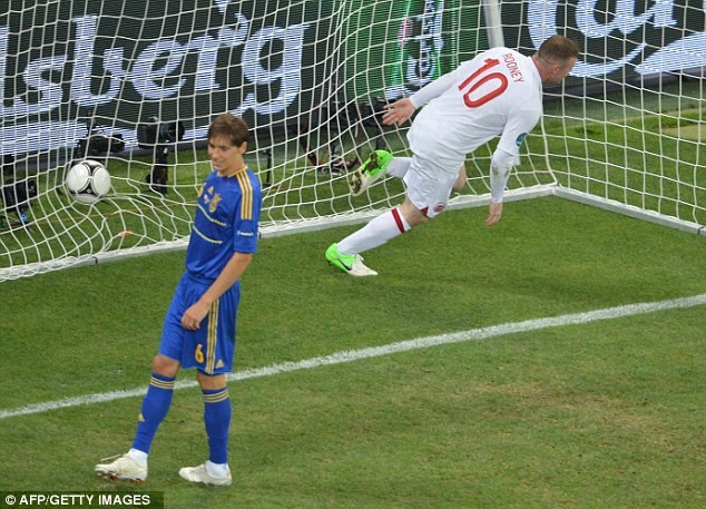 Rooney trở lại và Anh có cảm hứng chiến thắng.